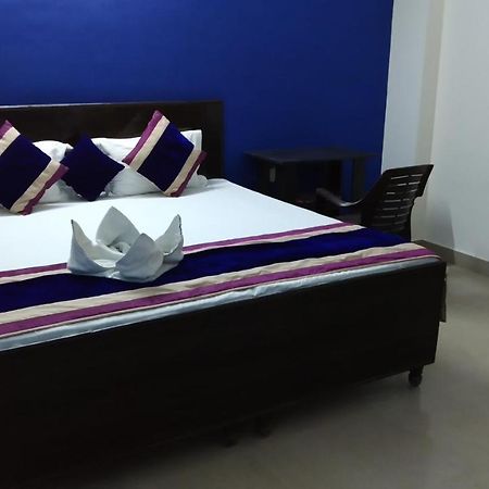 Sapphire Residency Hotel Noida Esterno foto