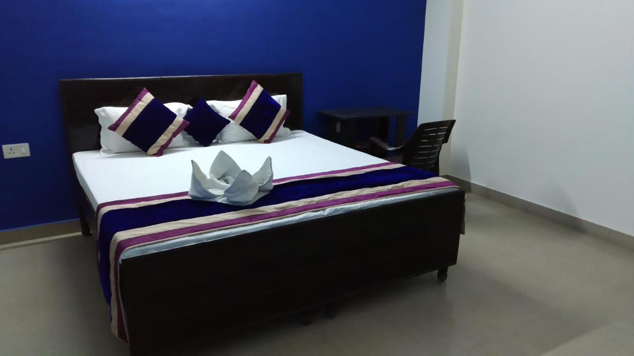 Sapphire Residency Hotel Noida Esterno foto